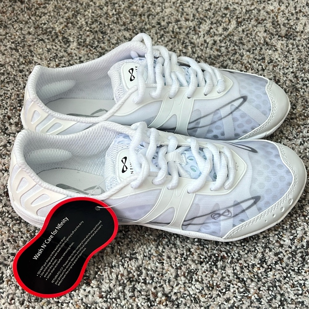 Nfinity vengeance cheese shoes 4.5 with case
